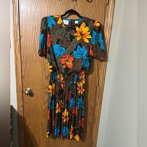 Vintage Country Romance dress. Size 13/14. Beautiful fabric! New with tags!